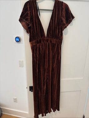 MINKPINK Rust Brown Velvet Pleated Maxi Dress